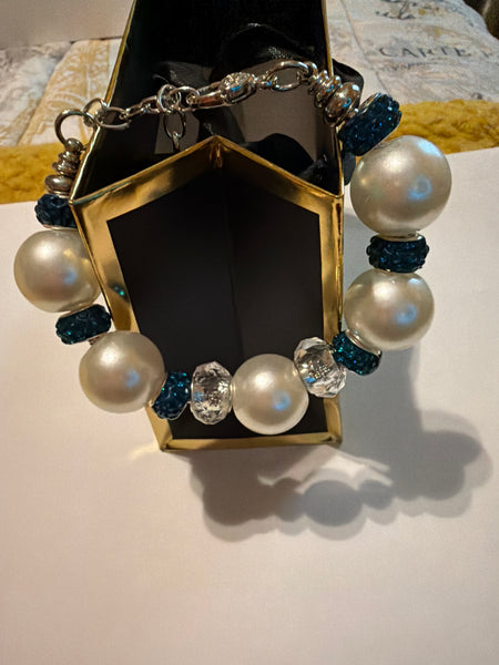 The Sovereign Accent Pearl Bracelet